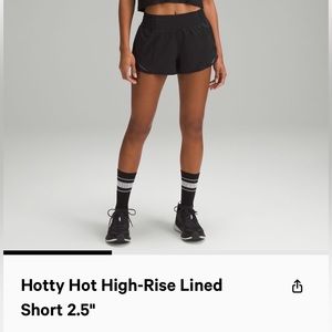 Lululemon Hotty hot 2.5 shorts